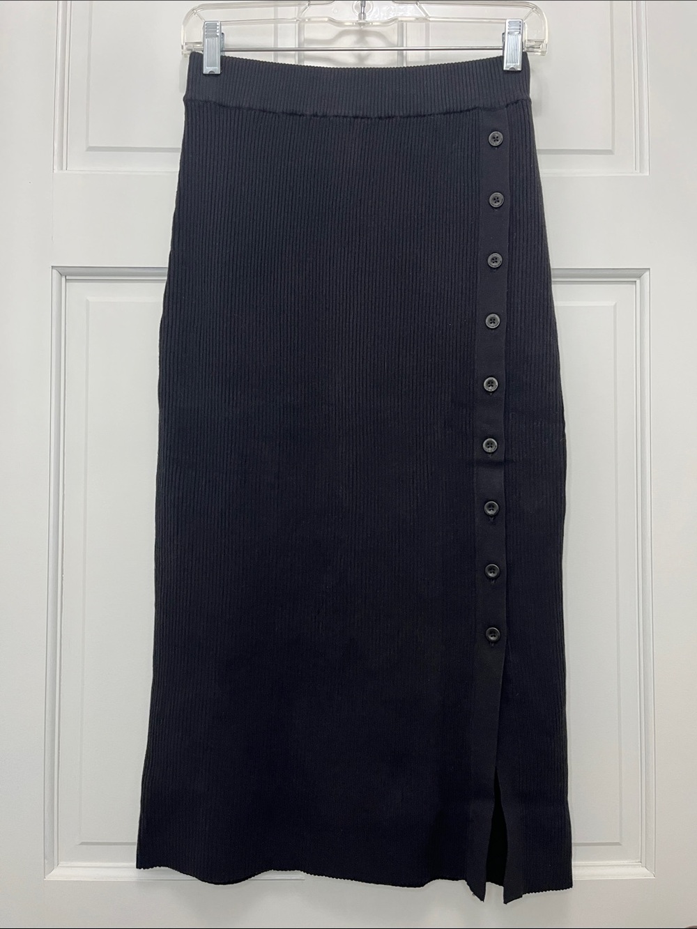 Lita by Ciara Black Ribbed Button Front Midi Skirt - Size Medium